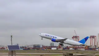 Shutdown правительства в США: в аэропортах задерживают рейсы