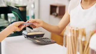 Кассир украла более 10 миллионов тенге, целый год скрывая выручку в кафе в Астане