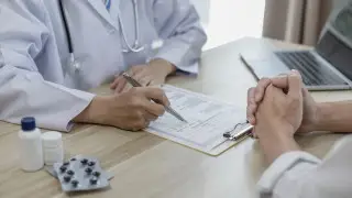 Белый халат - чёрные дела: врач получил срок за обман пациентов в Астане