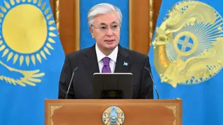 Токаев: “Казахскому языку по-прежнему будет уделяться должное внимание“