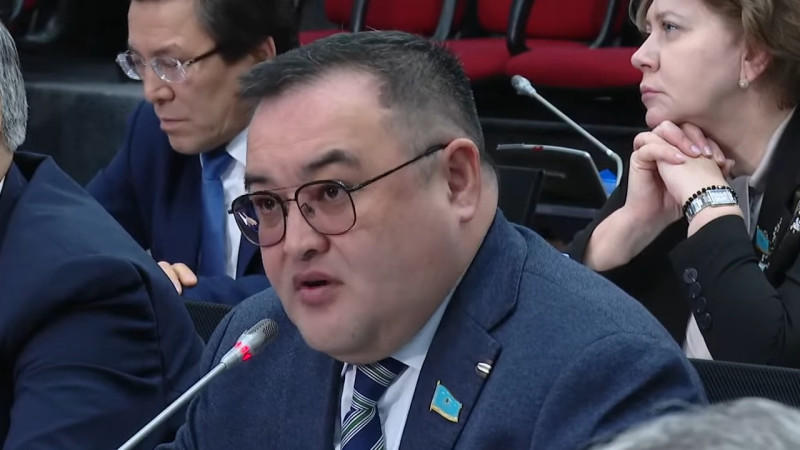 Самат Нуртаза. Кадр из видео