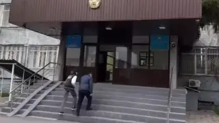 “Проявила неуважение к слабослышащему“: блогера из Алматы доставили в полицию