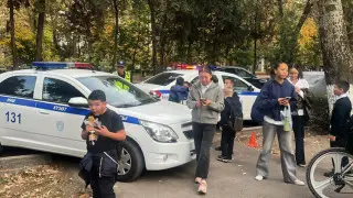 Школьников в Бишкеке переводят на удаленку из-за угрозы мужчины расправой