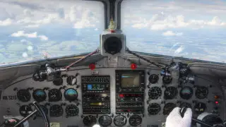 У пассажирского самолета Boeing 737 на высоте 11 километров лопнуло лобовое стекло