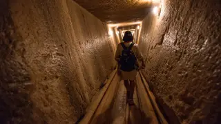 Туристка провалилась вглубь 4000-летней пирамиды