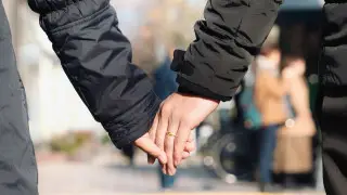 Казахстанцев призвали не демонстрировать отношения в открытую