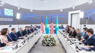 Посланник Трампа и заместитель Рубио встретились с премьером Казахстана
