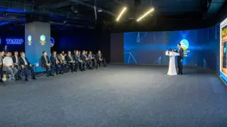 Лектор из Стэнфорда провел семинар по искусственному интеллекту в КТЖ