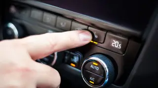 Врач рассказал, почему подогрев сидений в авто противопоказан мужчинам