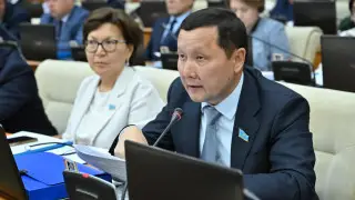 “У меня одна супруга“: депутат Абзал Куспан объяснил свои слова о многоженстве