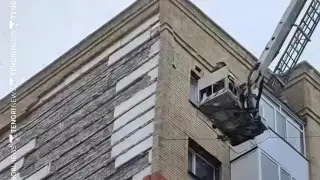 Облицовка и кондиционер рухнули с дома в Астане: есть пострадавшие