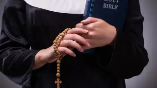 Женщина-пастор в Германии пыталась обвенчать четырех мужчин