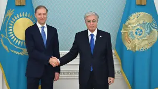 Токаев перед поездкой в Москву принял Мантурова