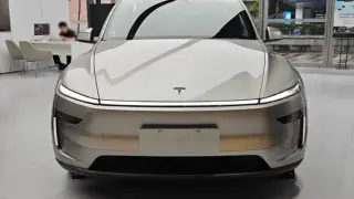 Владельцы Tesla наконец-то получат CarPlay