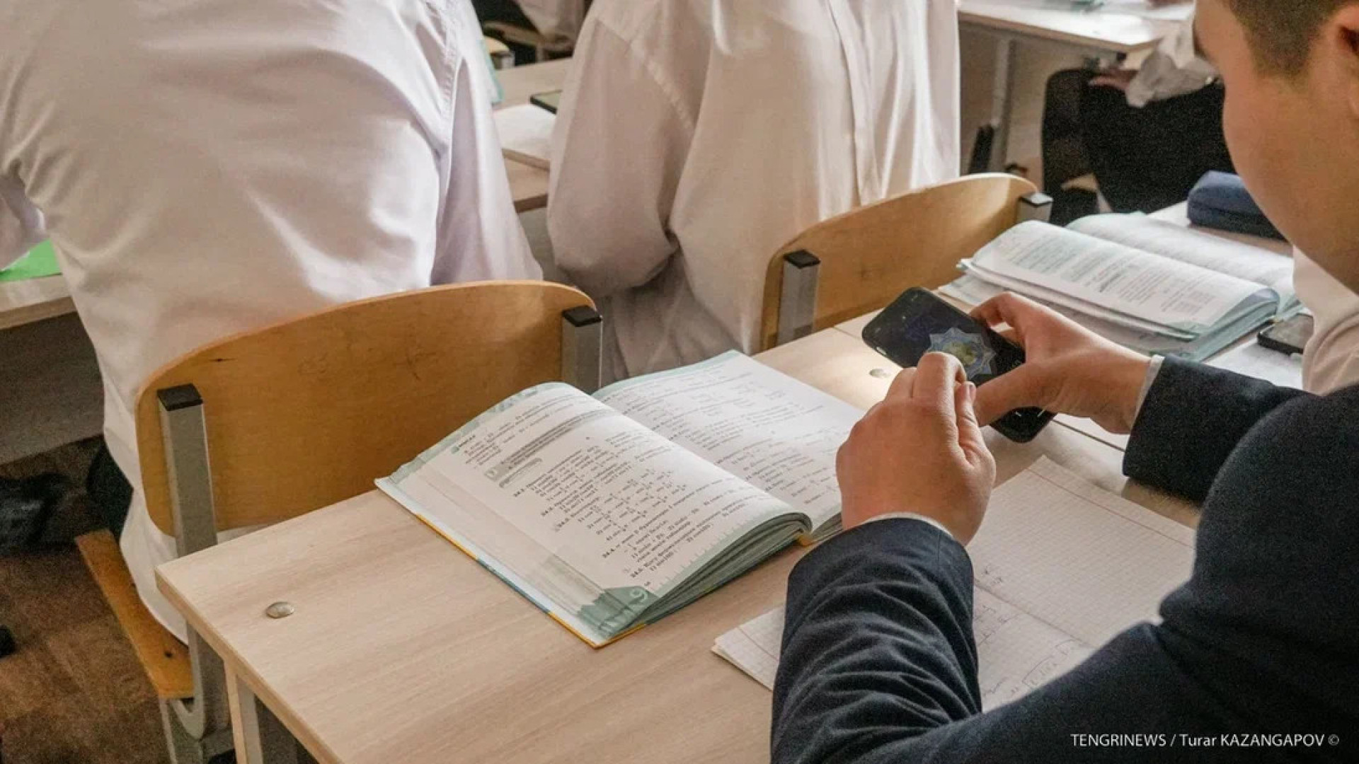 Школьников еще двух областей перевели на удаленку