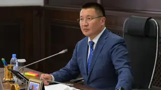 Свой чиновник: акима Павлодарской области хвалят и критикуют за шутки в Threads