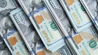 Торги закончились укреплением тенге к доллару