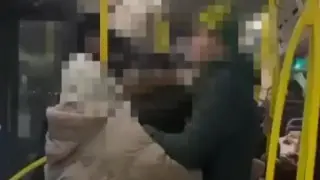 Крики и кровь: астанчанки подрались из-за места в автобусе