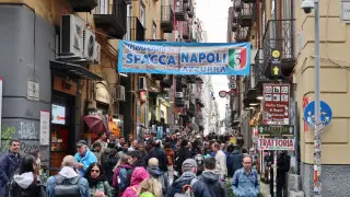 “Нужен лимит“: в Неаполе туристов упрекнули в “смерти города“