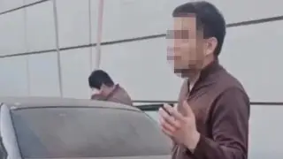 Алматинку спасли от похищения на парковке супермаркета