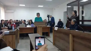 “Не смогла смотреть на её тело“: мать погибшей Айзат эмоционально выступила в суде