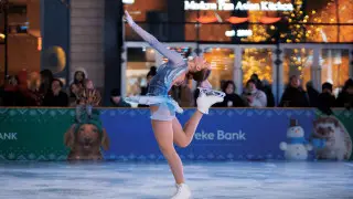 Зима по-алматински: в Dostyk Plaza открылся уникальный ледовый каток