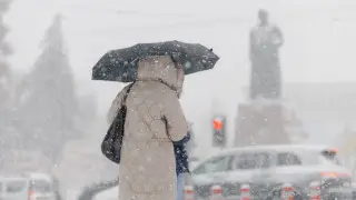 Алматы завалило снегом: о чем говорят и шутят казахстанцы