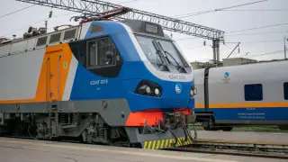 Поезд насмерть сбил четырех рабочих в Карагандинской области