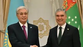 Токаев прибыл в Ашхабад