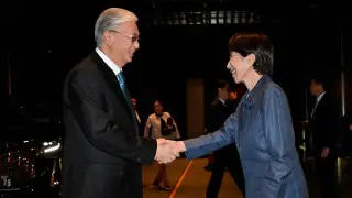 “Железная леди“ торжественно встретила Президента Токаева