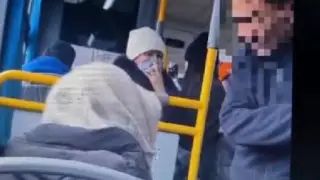 “Выйдите, людям нечем дышать“: бабушку выгнали из автобуса в Алматы