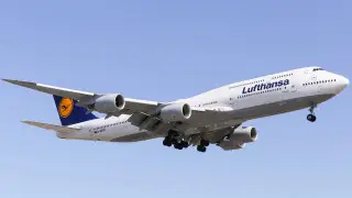 Самолет Lufthansa экстренно сел в Алматы из-за ЧП на борту