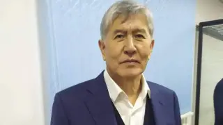 Жапаров лишил Атамбаева звания Героя Кыргызстана