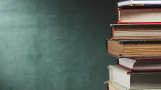 Казахстанку оштрафовали за мат сына на уроке