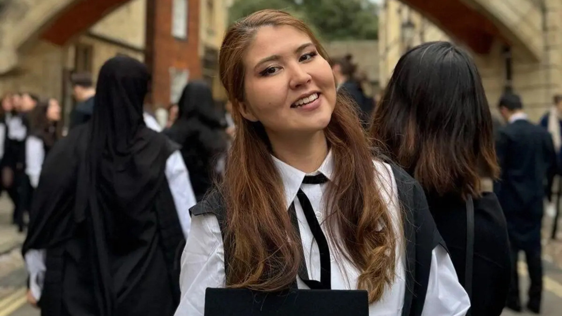 Выпускница из Актау вошла в преподавательский состав Оксфордского университета