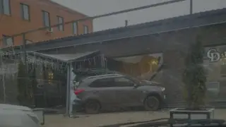 Пьяный пенсионер въехал в здание ресторана в Атырау