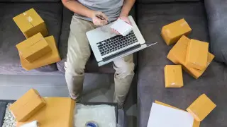 Цены на бензин, новые правила онлайн-покупок и морозы до −38: новости Казахстана за 12 января