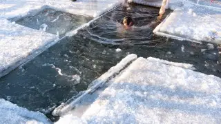 Крещенские купания: где и когда в Астане можно окунуться в прорубь