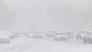 Из-за сильных морозов и метели закрыты выезды из Астаны и участки автодорог в восьми областях