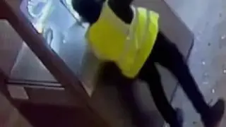 С бензопилой за короной: опубликованы кадры самого наглого ограбления Лувра