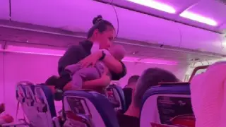 Извинения матери перед пассажирами вызвали споры у казахстанцев