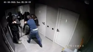 Жестокое избиение мужчины попало на видео в одном из баров в Атырау