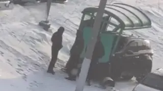 Ожидала автобус: в Караганде автомобиль сбил женщину на остановке