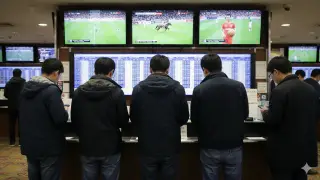 Около 700 тысяч казахстанцев регулярно делают ставки — Минфин