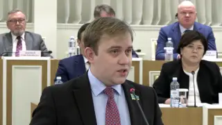 Поправки в Конституцию: гарантии свободы слова и право на мирные собрания сохраняются в прежнем объеме