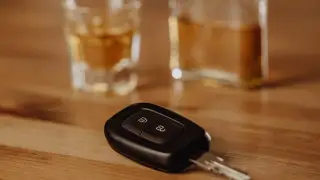 Чиновник оправдался болезнью ребенка после задержания пьяным за рулем во дворе в Экибастузе