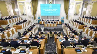 Поправки в Конституцию: депутат рассказал, когда будет готов итоговый текст