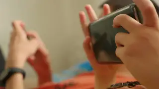 Ограничить доступ детей к соцсетям и Roblox предложили в Азербайджане