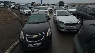 12 часов в пробке: казахстанцы застряли на трассе Алматы - Балхаш