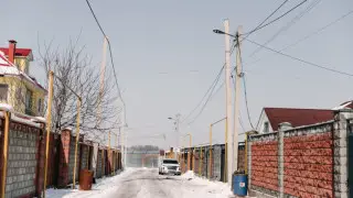 300 семей из микрорайона Кайрат в Алматы просят не сносить дома